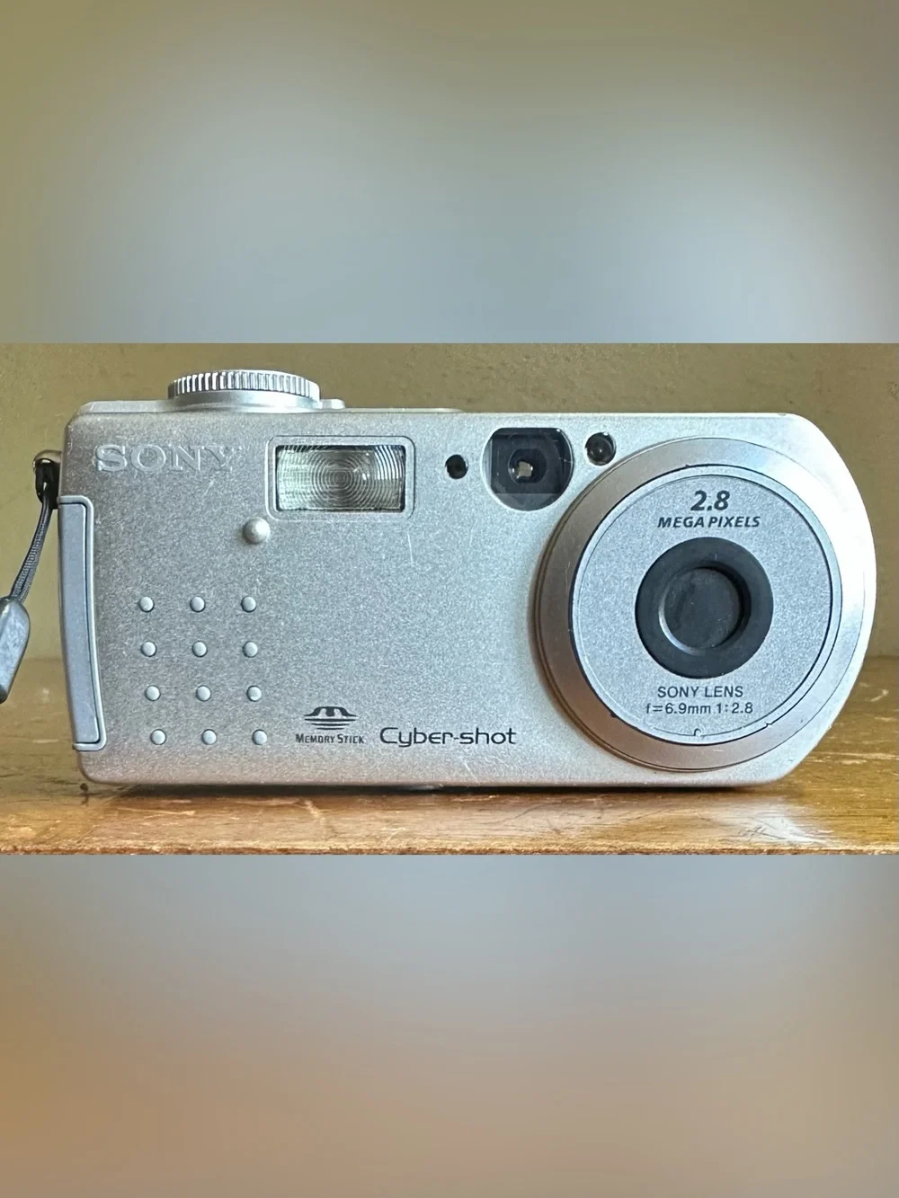 Sony Cyber-shot DSC-P3 MPEGMovieEX 2.8MP 3x Zoom Compact Digital Still Camera